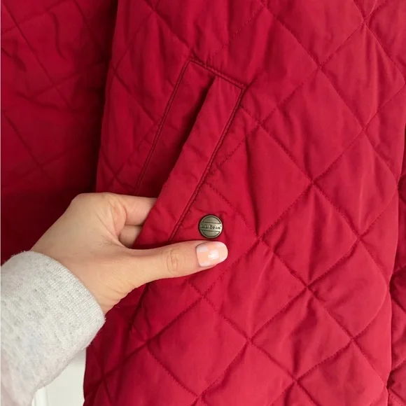 Vintage L.L. Bean Women's Quilted Red barn Jacket with Suede Brown Collar - Picture 2 of 11